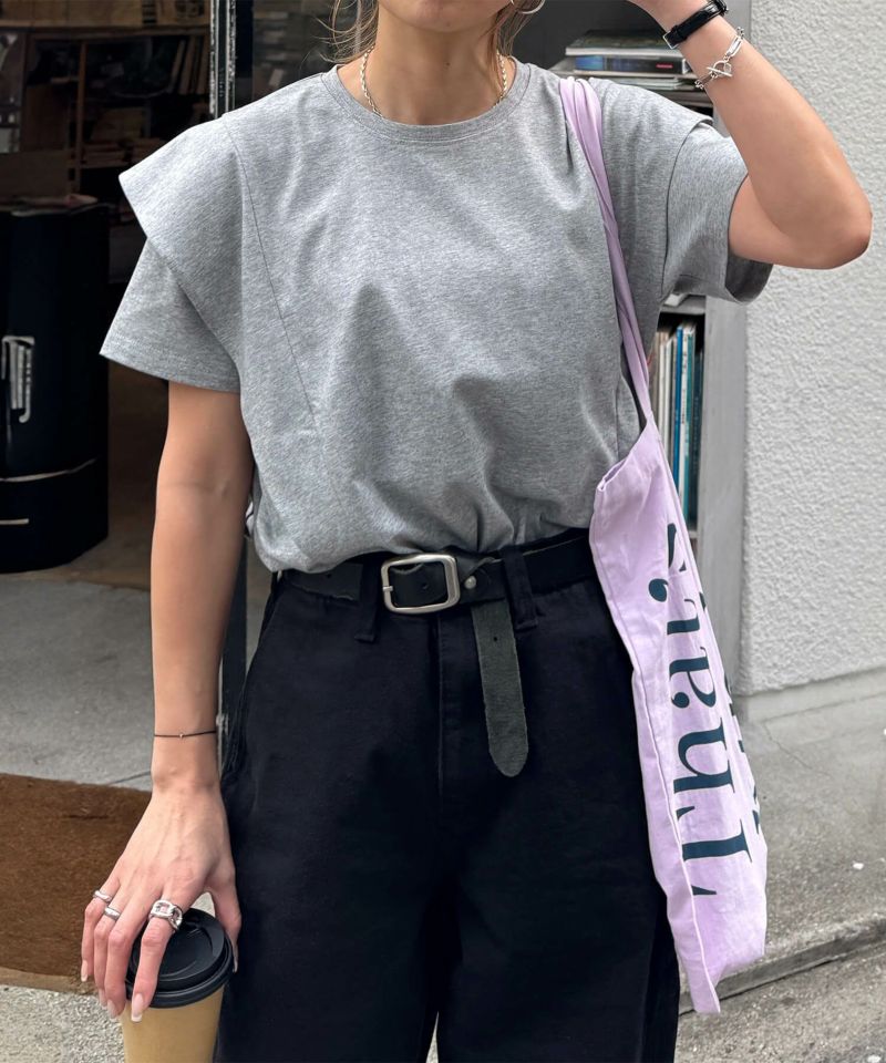 美品★ラッフル Tシャツ カットソー ブラック 36 ラッフルショルダーコットンTシャツ | Ruffle shoulder tee