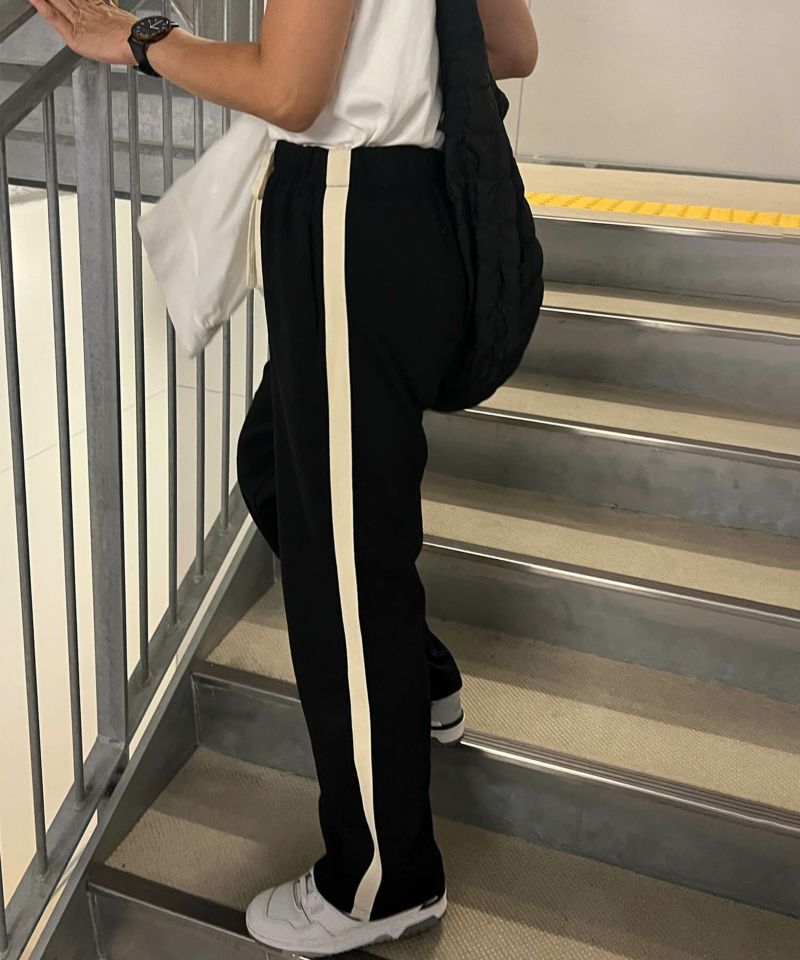 isook サイドライントラックパンツ新品 サイドライントラックパンツ | Side line track pants(chiica