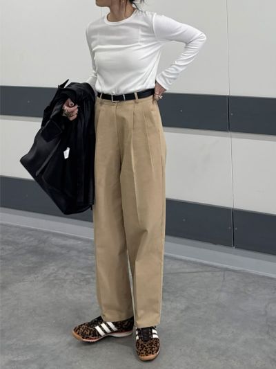 ベルト付きコットンタックパンツ | Belted cotton tuck pants