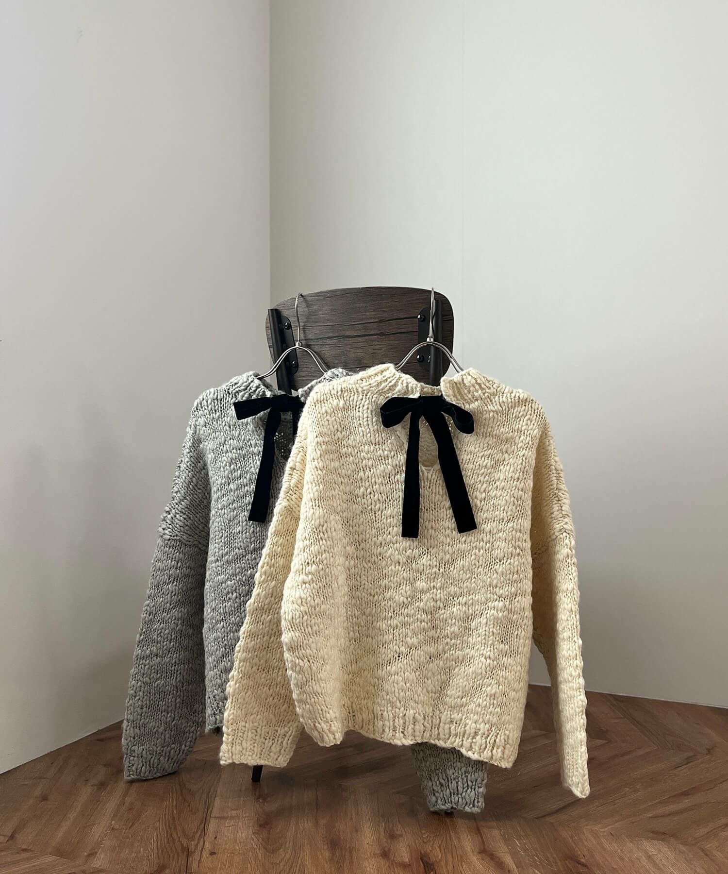【新品タグ付き】スラブヤーンリボンデザインハンドニット スラブヤーンリボンデザインハンドニット | Slub yarn ribbon design