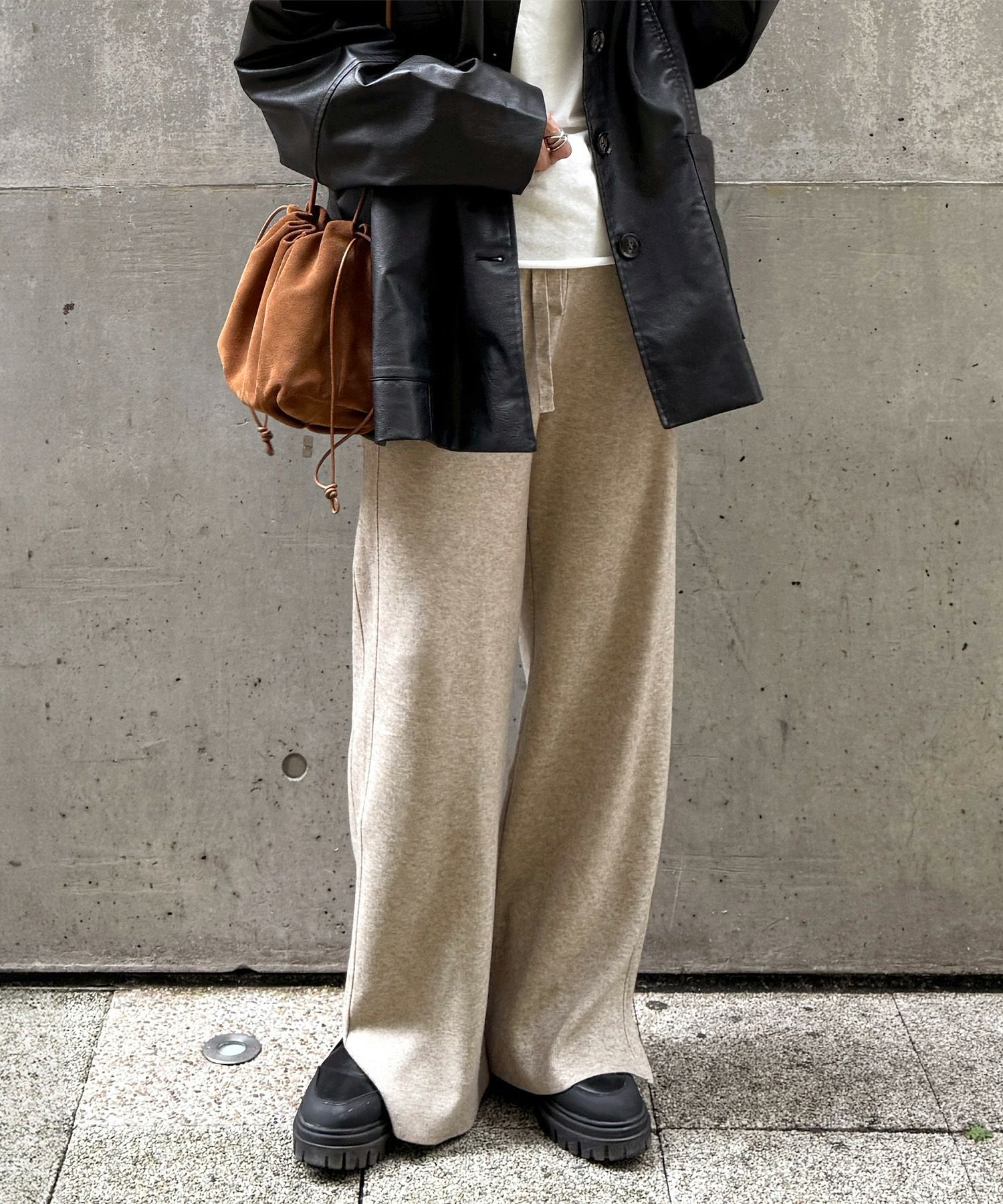 リラックスニットワイドスリットパンツ | Relaxed knit wide slit