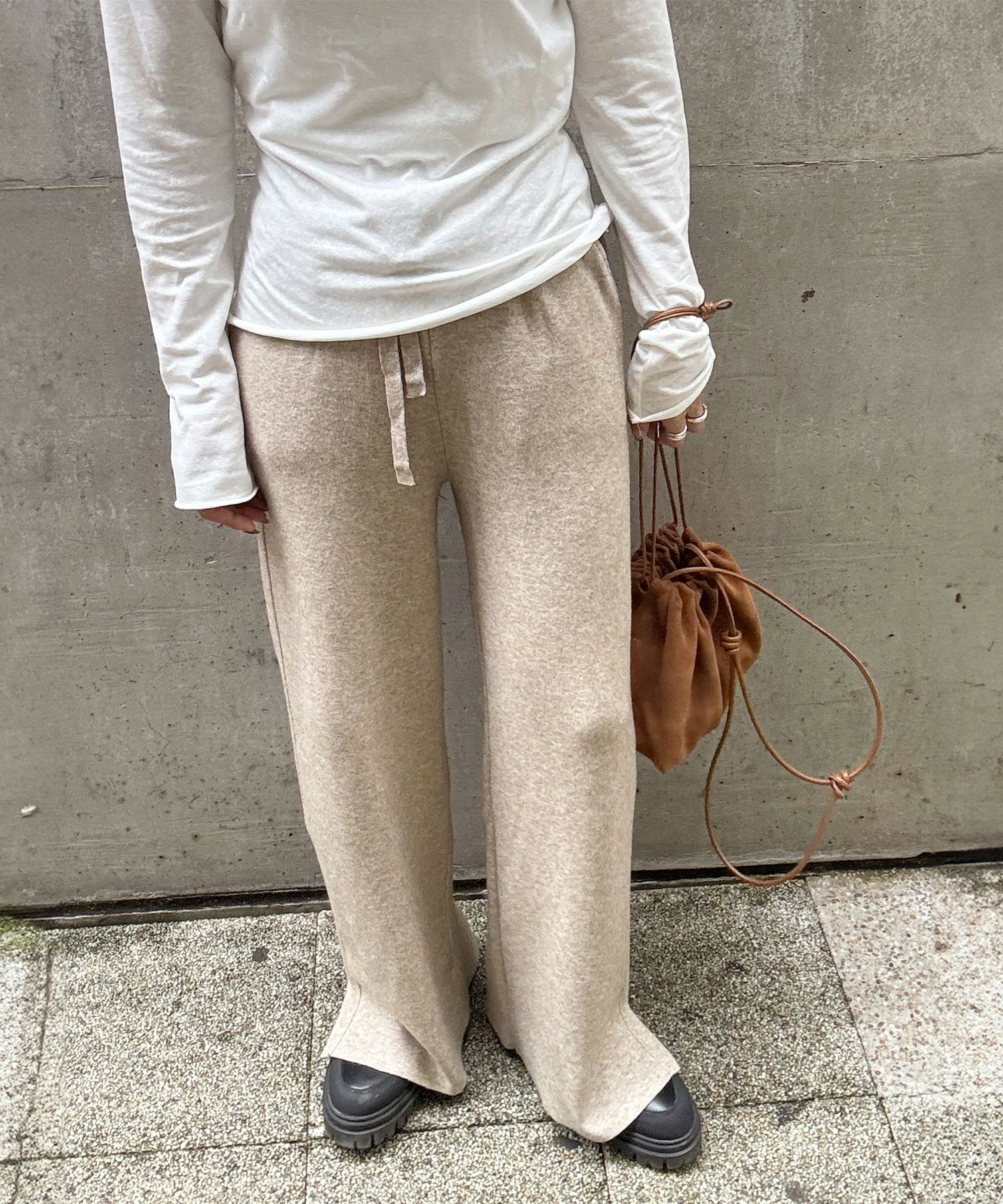 リラックスニットワイドスリットパンツ | Relaxed knit wide slit